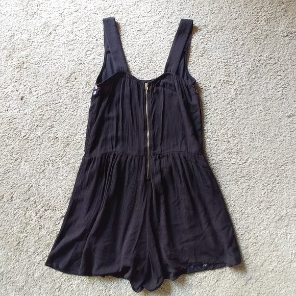 NWT Xhilaration Embroidered Floral Romper - Picture 2 of 6